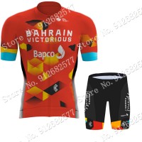 2022 Team Bahrain Victorious abbigliamento Bici Completo Maglia Ciclismo Corta e Salopette F67SF 2022 Team Bahrain Victorious abbigliamento Bici Completo Maglia Ciclismo Corta e Salopette F67SF